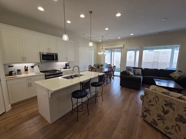 Building Photo - 1212 Hopewell Dr
