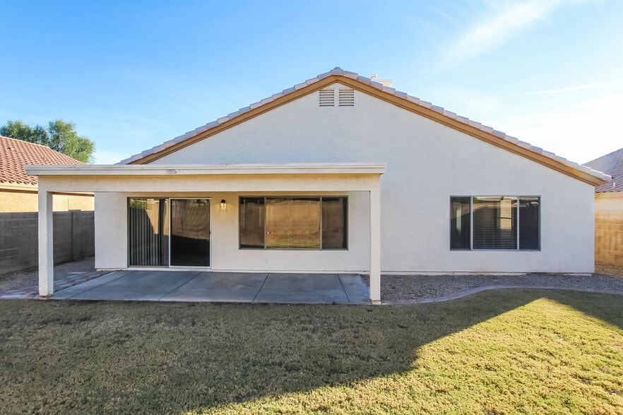 Building Photo - 8748 W Salter Dr