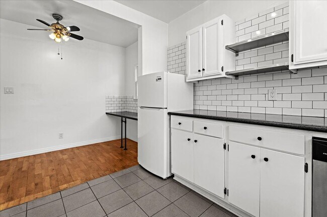 Building Photo - BEAUTIFUL FRENCH NORMANDY STYLE 2BR UNIT