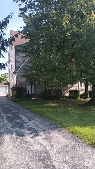 Building Photo - 18523 Chagrin Blvd