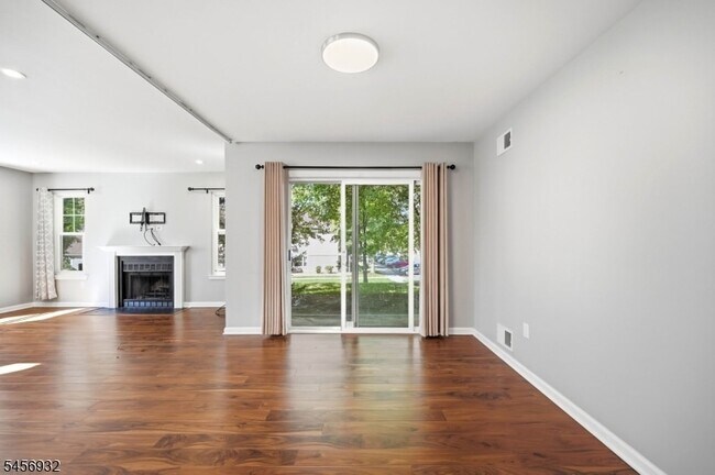 Building Photo - 81 Village Cir