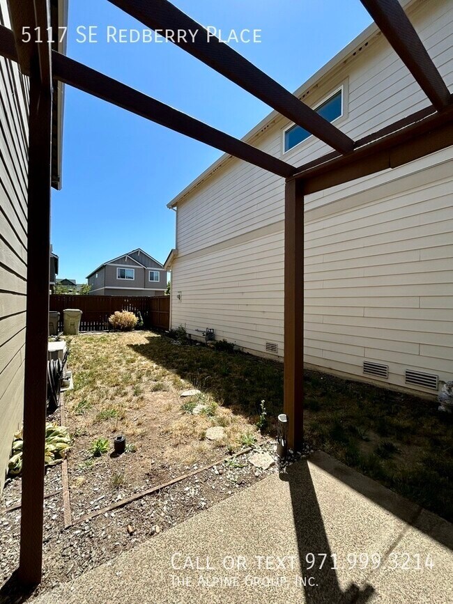 Building Photo - 5117 SE Redberry Pl