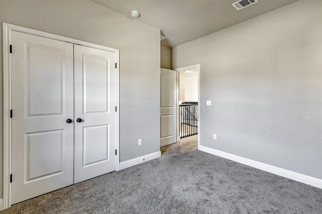Building Photo - 14924 Iveans Way