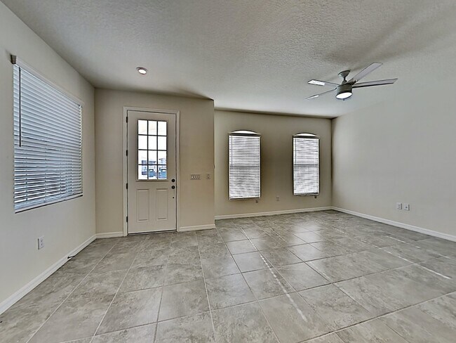 Building Photo - 3208 N John Young Pkwy