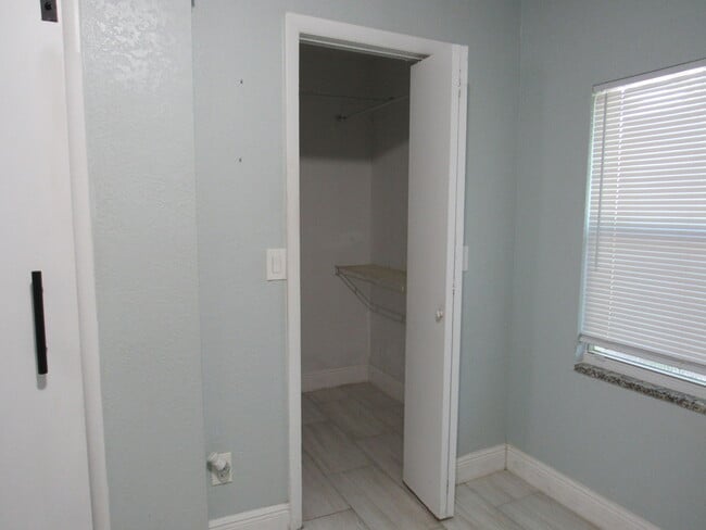 Building Photo - 4283 Cocoanut Rd