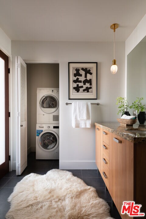 Building Photo - 460 S Spring St