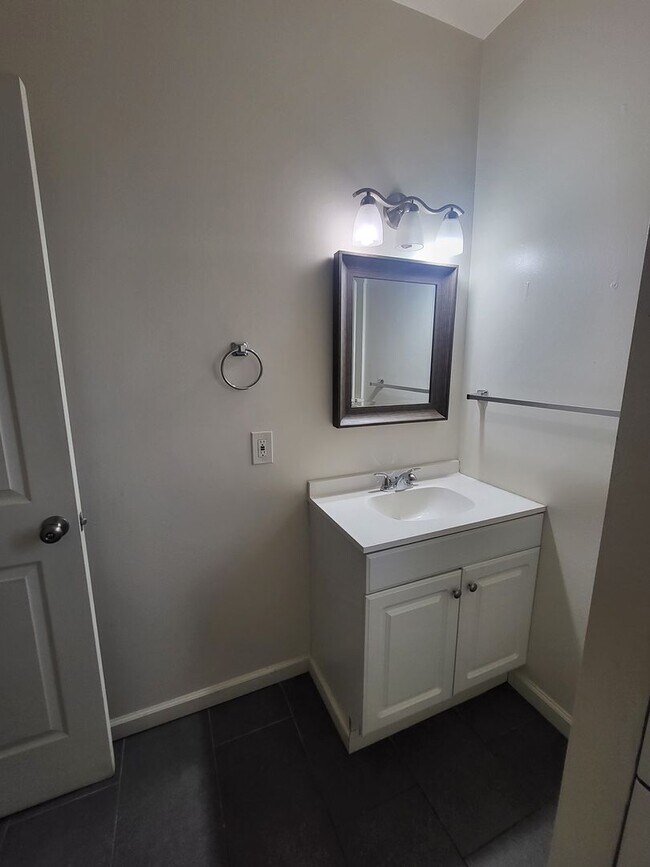 Building Photo - 315-315 Birmingham Ave