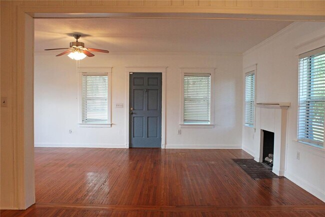 Building Photo - 1718 E Elm Rd