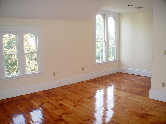 Building Photo - 21 Chestnut St