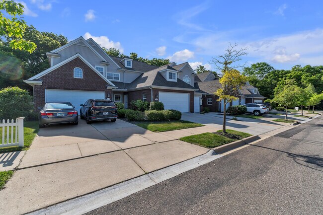 Building Photo - 2950 Hunley Dr