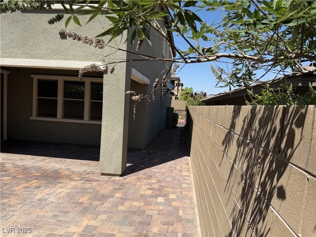 Building Photo - 921 Riverlawn Pl