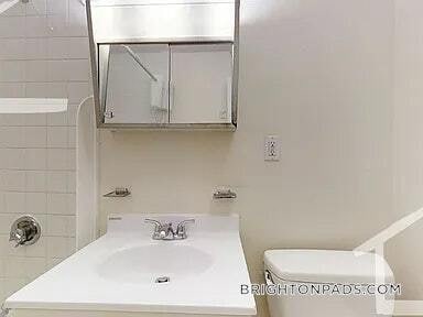 Building Photo - 122 Dustin St