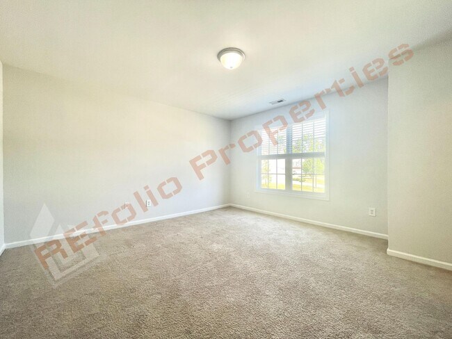 Building Photo - Wonderful 4 Bedroom 2.5 Bath, With Fresh P...