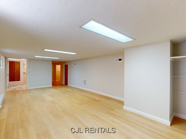 Building Photo - 25 Charlotte Rd