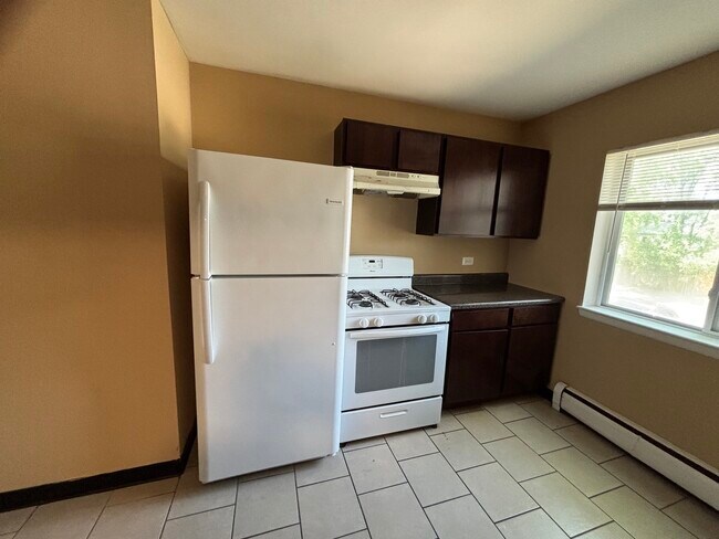 Building Photo - 701 Spruce Ct