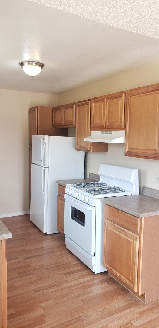 Building Photo - 3 Bedroom 2  Bath home with Garage in the heart of JT!!