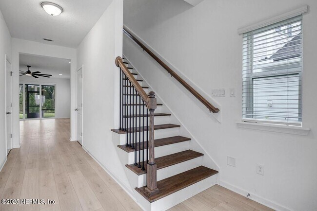 Building Photo - 442 Stargaze Ln