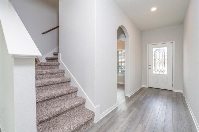 Building Photo - 225 Star Spangled Dr