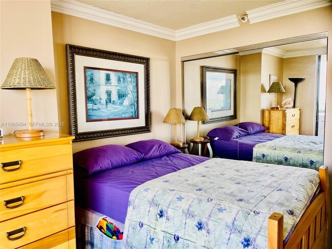 Building Photo - 2555 Collins Ave