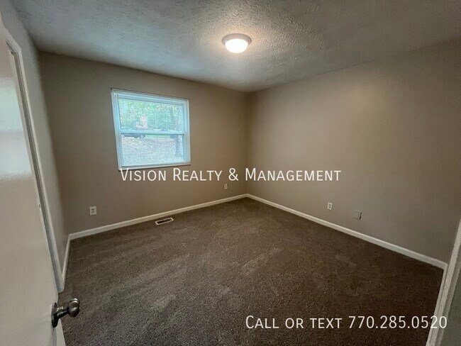 Building Photo - 5842 Oak Ct