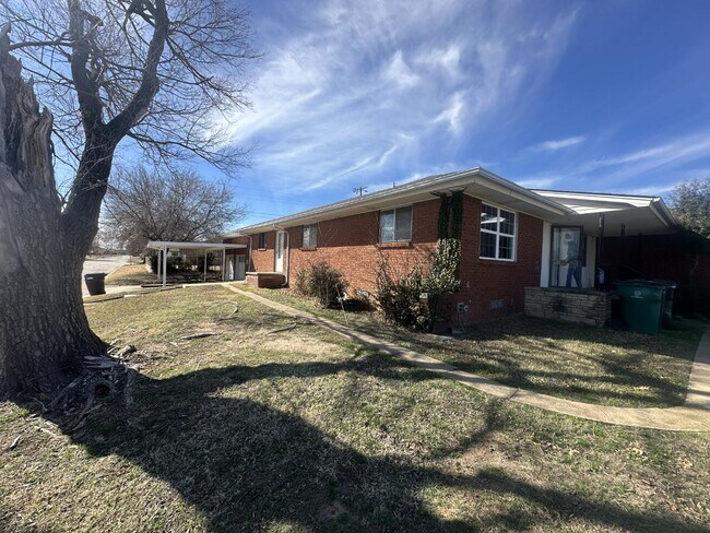 Building Photo - 1500 SW 68th St