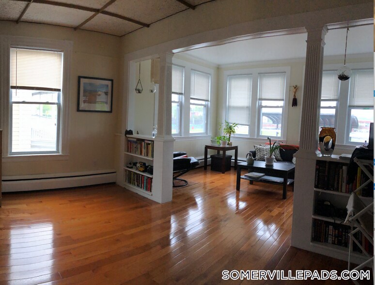 Building Photo - 547 Broadway
