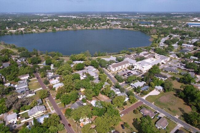 Building Photo - 1/1 in Central Lakeland with a great side ...