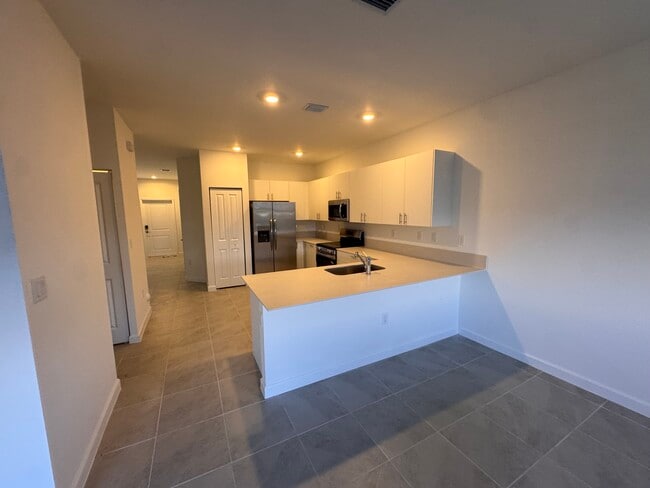 Building Photo - 2738 SE 24th Terrace