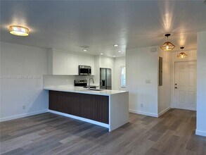 Building Photo - 322 NE 3rd St