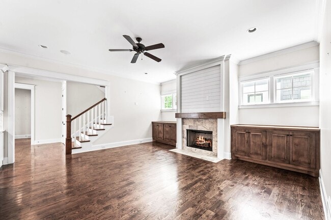 Building Photo - Stunning 5BE/4.5BA home nestled in the hig...
