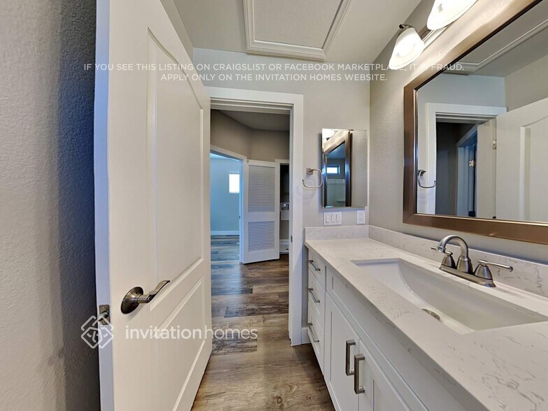 Building Photo - 731 Taliput Palm Pl