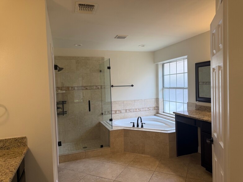 Building Photo - 10229 Andora Dr