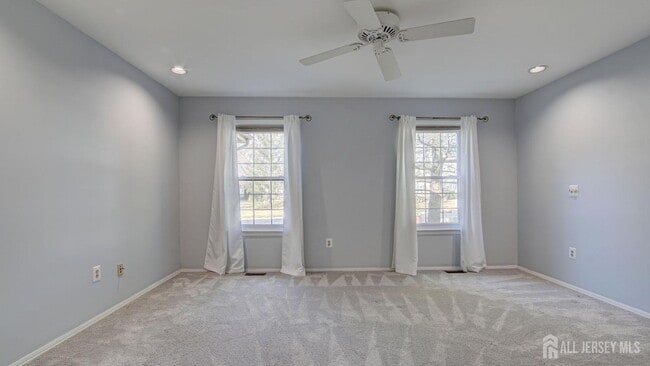 Building Photo - 32 Canterbury Dr