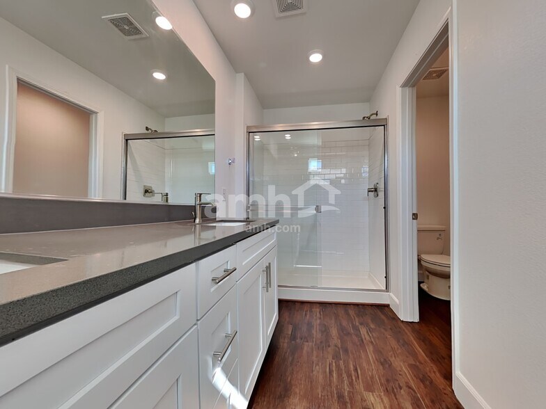 Building Photo - 10413 Medusita St