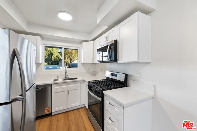 Building Photo - 836 Ashland Ave