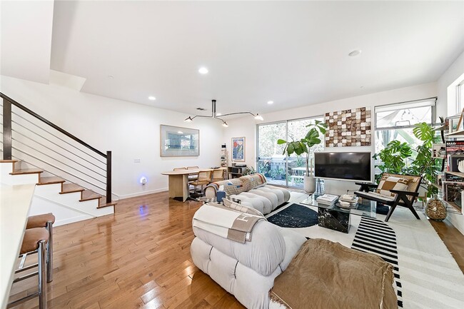 Building Photo - 2511 Via Artis