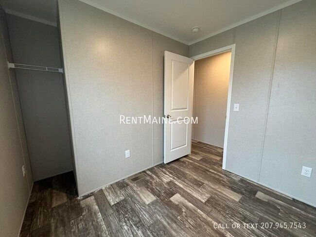 Building Photo - 147 Sunset St