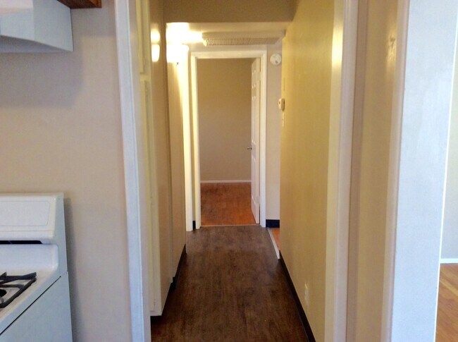 Building Photo - 2923 Peerless Ave