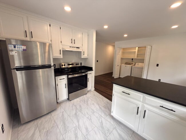 Building Photo - Move-In ready-Rosewood 3BR w/ Fenced Yard + Pet Friendly