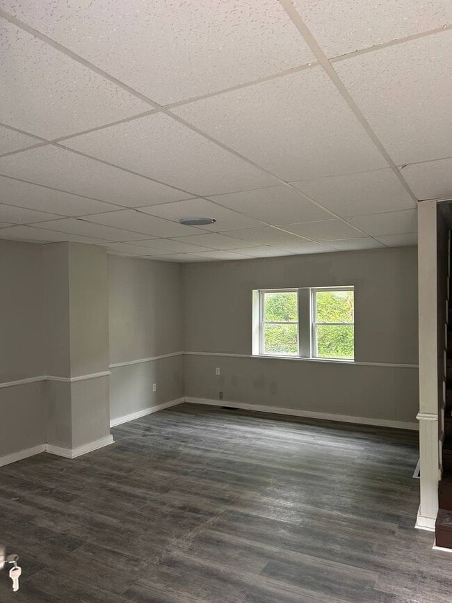 Building Photo - 8825 Meeker Rd