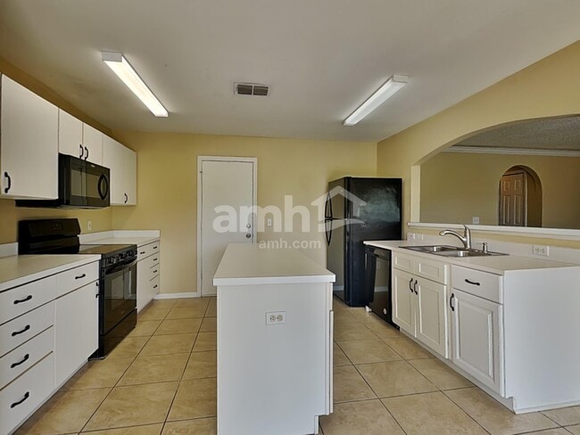 Building Photo - 30230 Double Dr