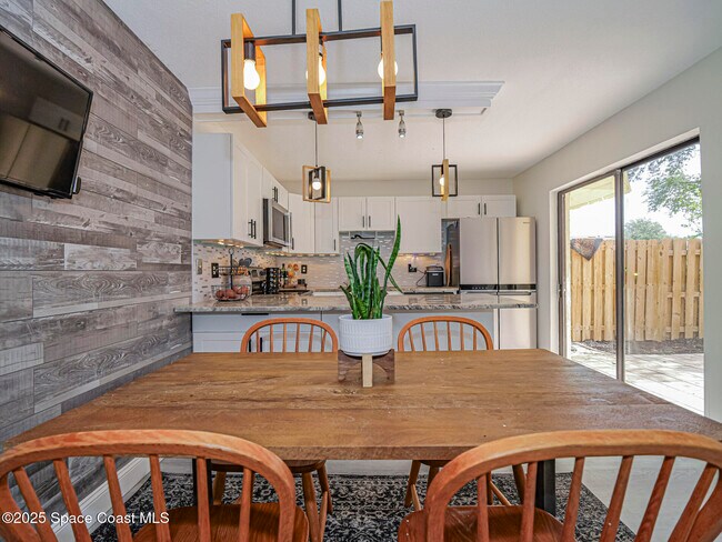 Building Photo - 1170 6th Ave