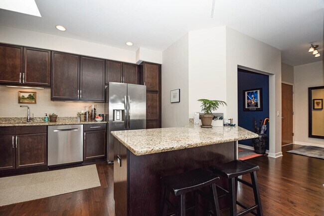 Building Photo - 5858 N Broadway