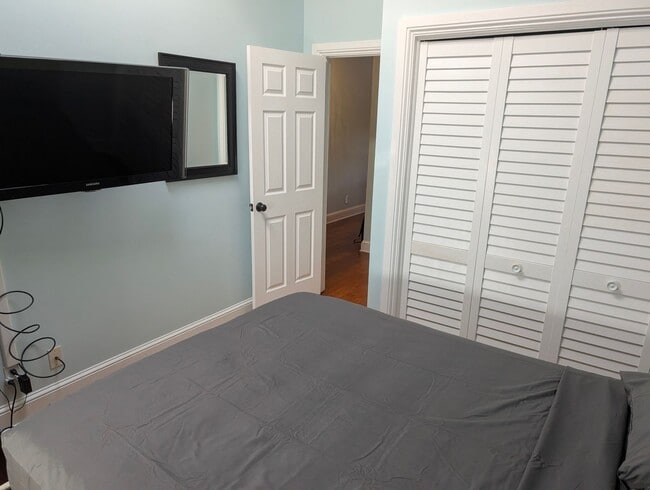 Building Photo - Elegant Old Town Condo - Your Key West Oasis