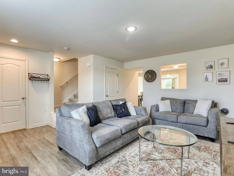 Building Photo - 658 Thumper Dr