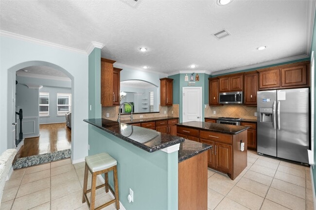 Building Photo - 3410 Skyline Village Dr