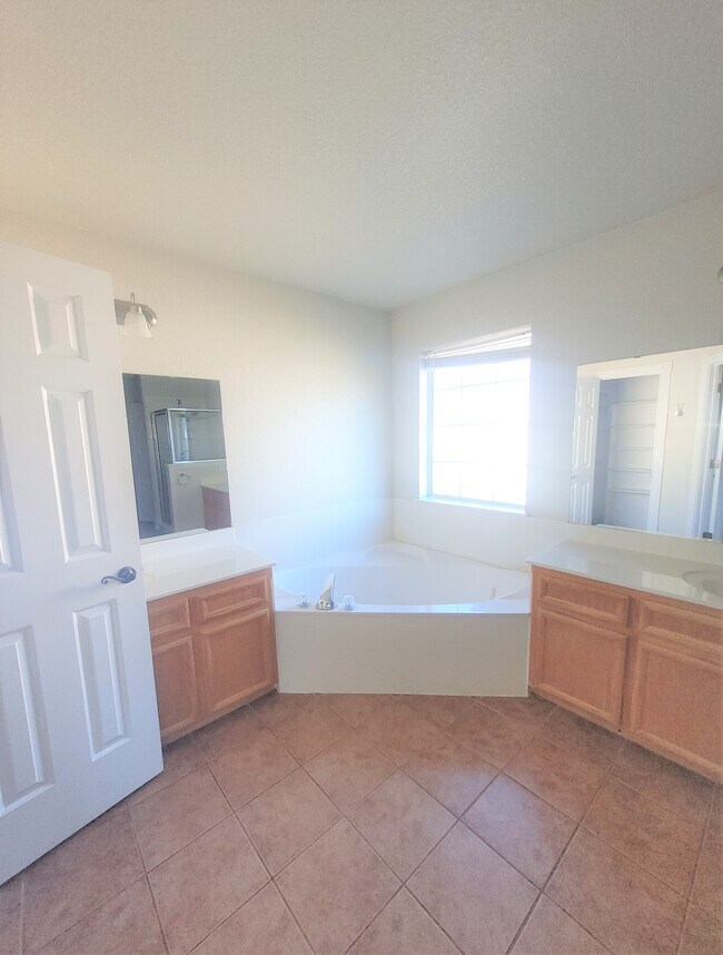 Building Photo - 502 Hood Dr