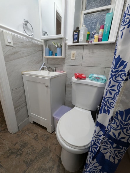 Building Photo - 217 John St