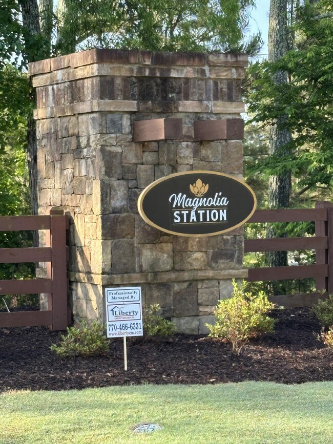 Building Photo - LIKE NEW, 3 bed 2 bath Townhome in Lula!