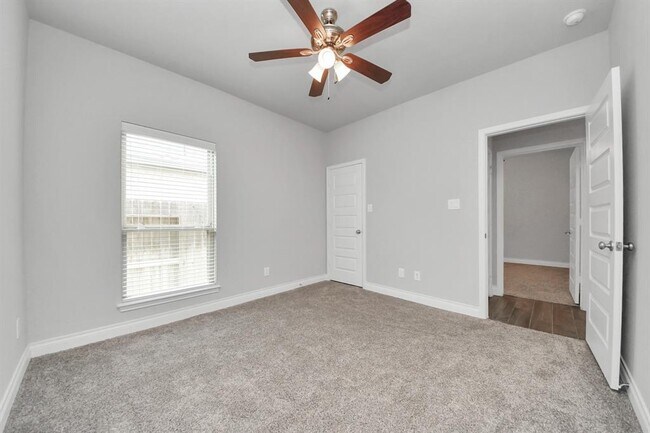 Building Photo - 6022 Daggerwing Wy